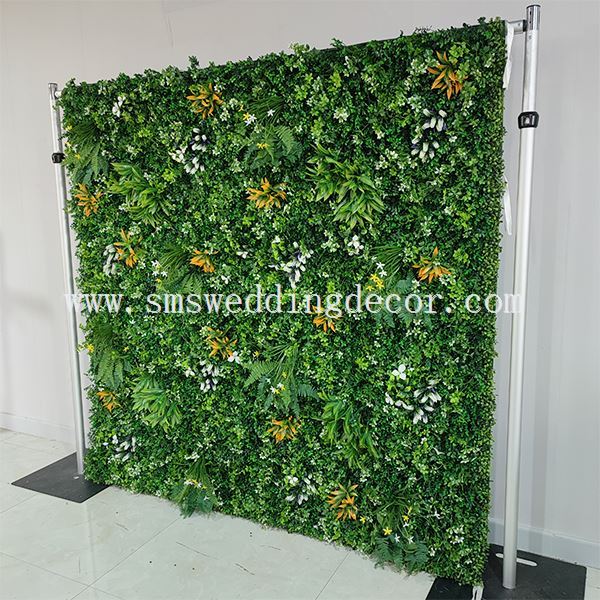 grass wall with balloon garland