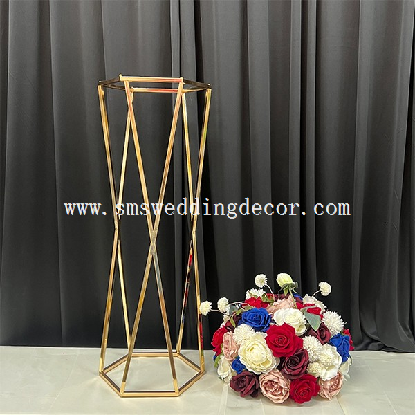 gold stands for centerpieces