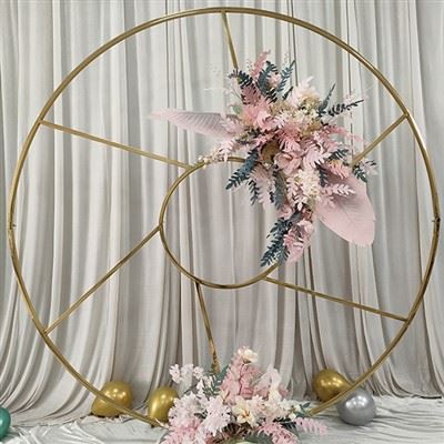 Kuldne metallist ümmargune taust