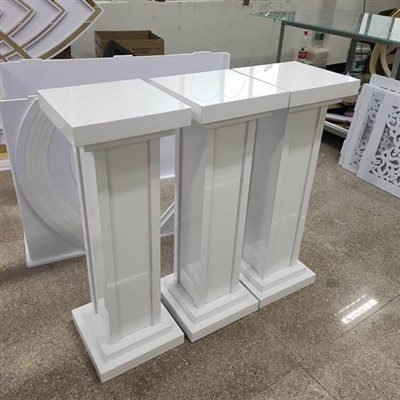 Valge pjedestaaliga pulm